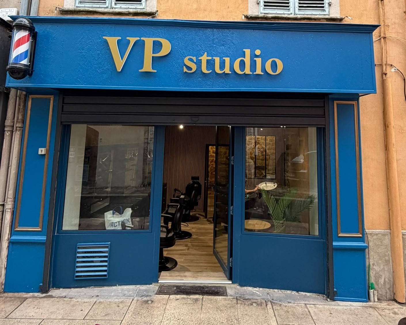 Devanture de VP Studio - Coiffeur Barbier